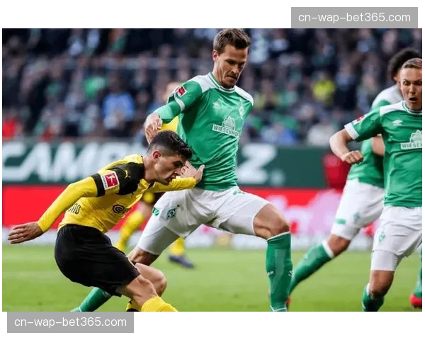 沃尔夫斯堡后卫费舍尔大腿受伤 边路防守质量面临持续考验